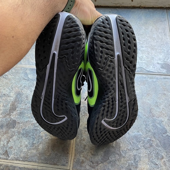 Nike Legend React Running Shoe 12 - Picture 3 of 6